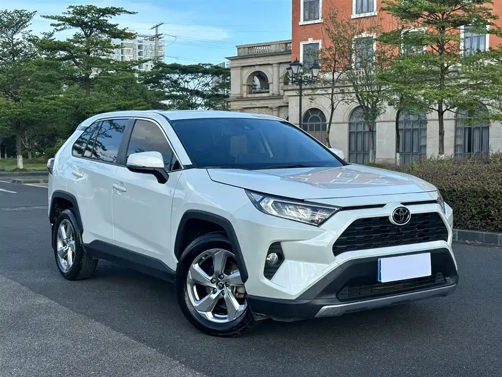 Toyota RAV4 2020 — фото 3