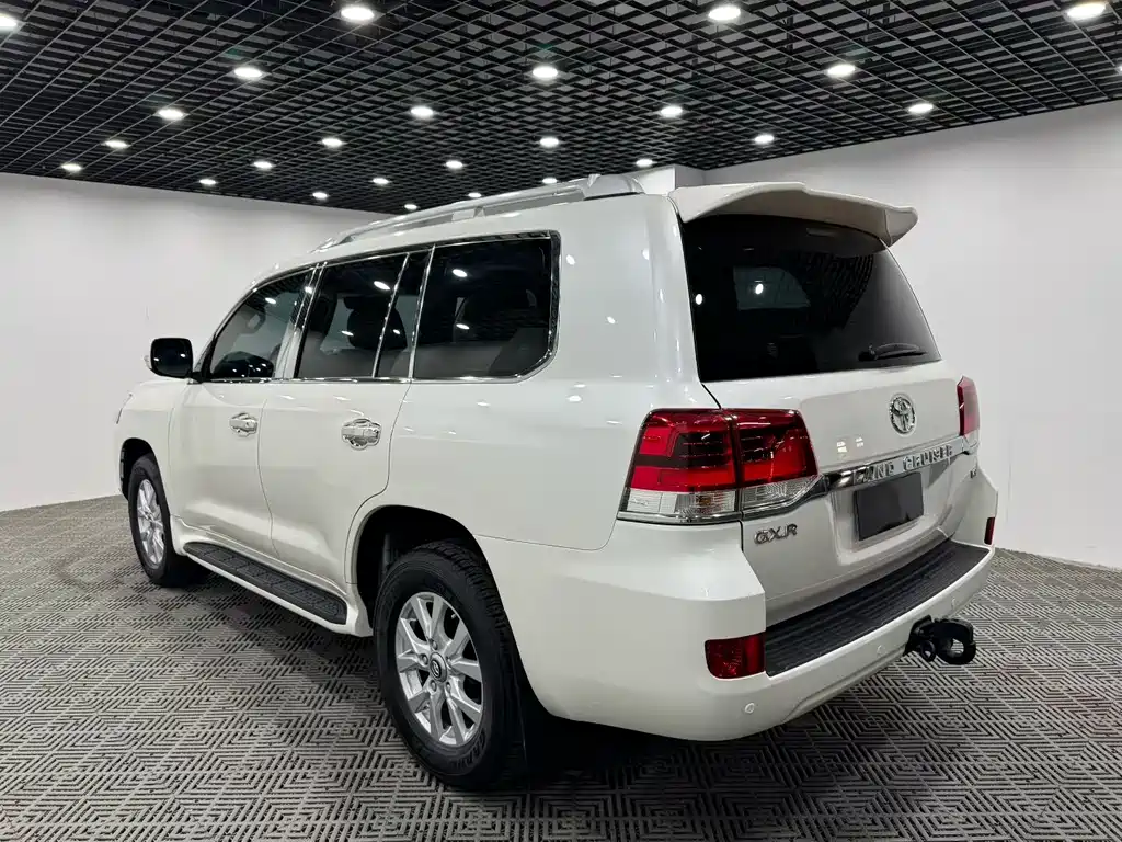 Toyota Land Cruiser 2017 — фото 9