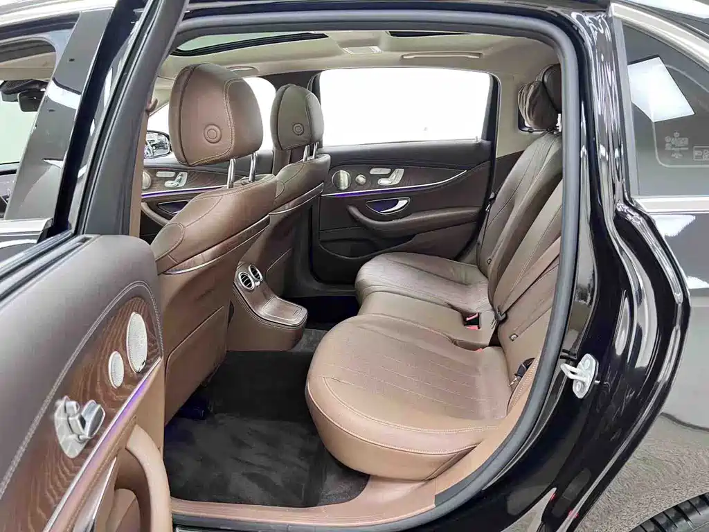 Mercedes-Benz E-Class 2023 — фото 12