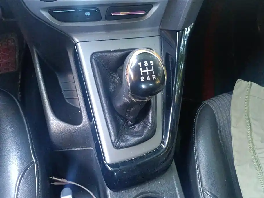 Ford Focus 2014 — фото 16