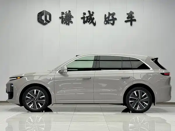 Li Auto L6 2025