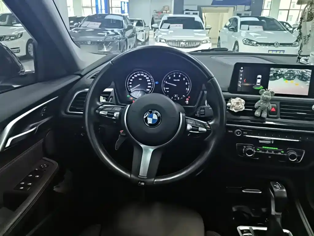 BMW 1 Series 2019 — фото 11