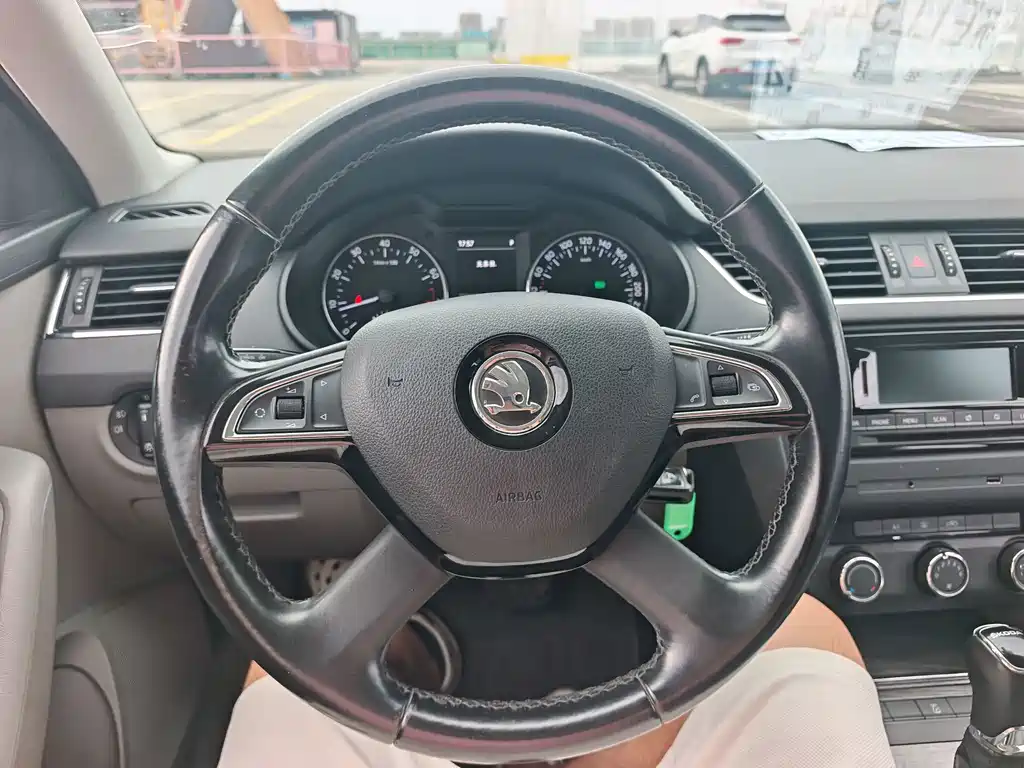 Skoda Octavia 2014 — фото 15