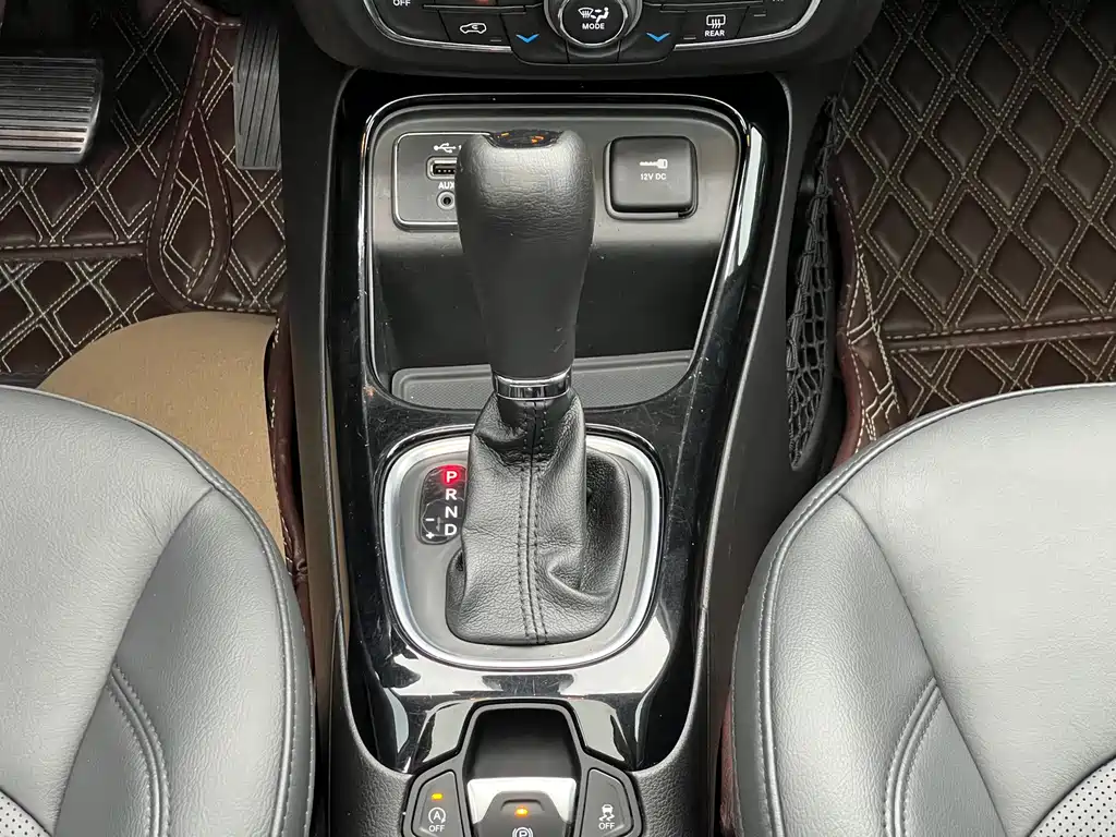Jeep Compass 2020 — фото 17