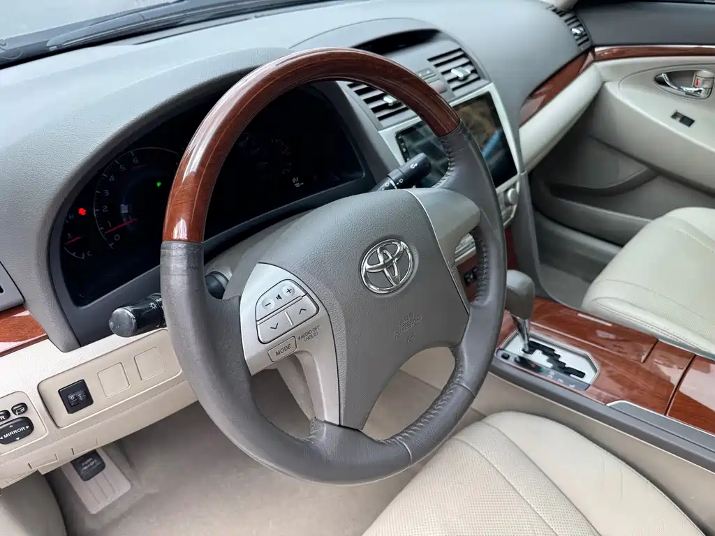 Toyota Camry 2015 — фото 7