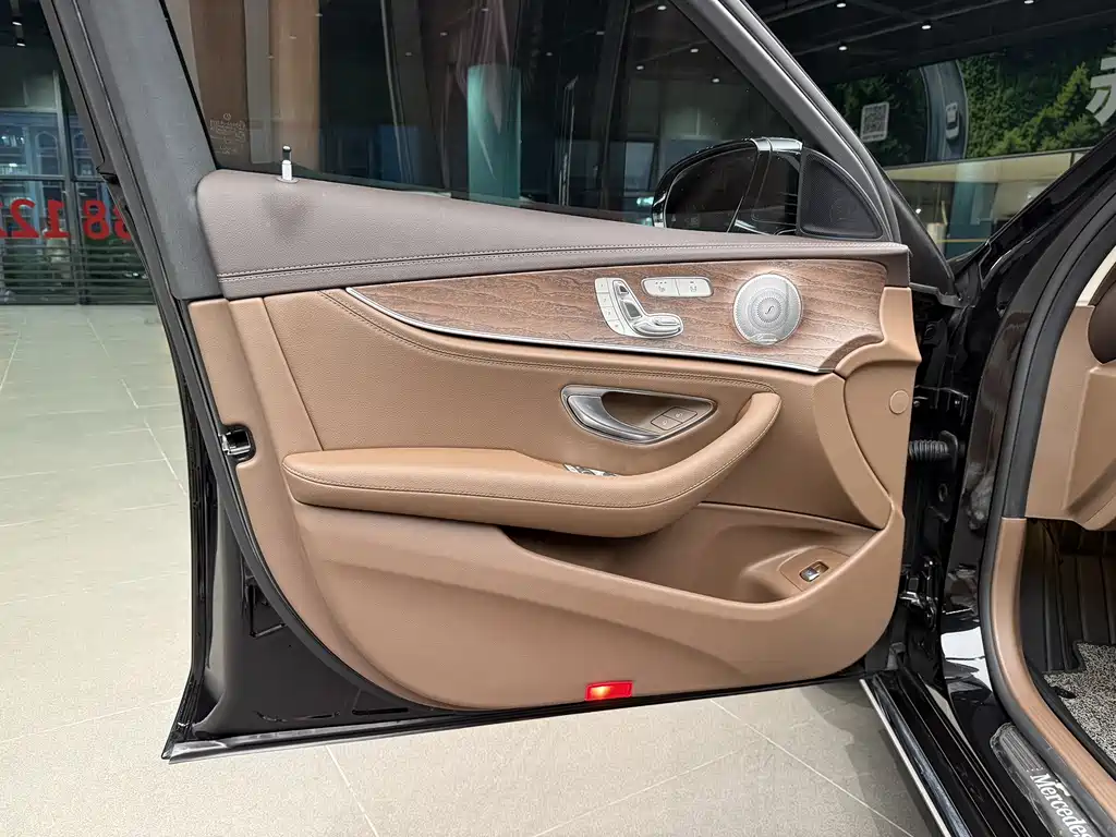 Mercedes-Benz E-Class 2022 — фото 15
