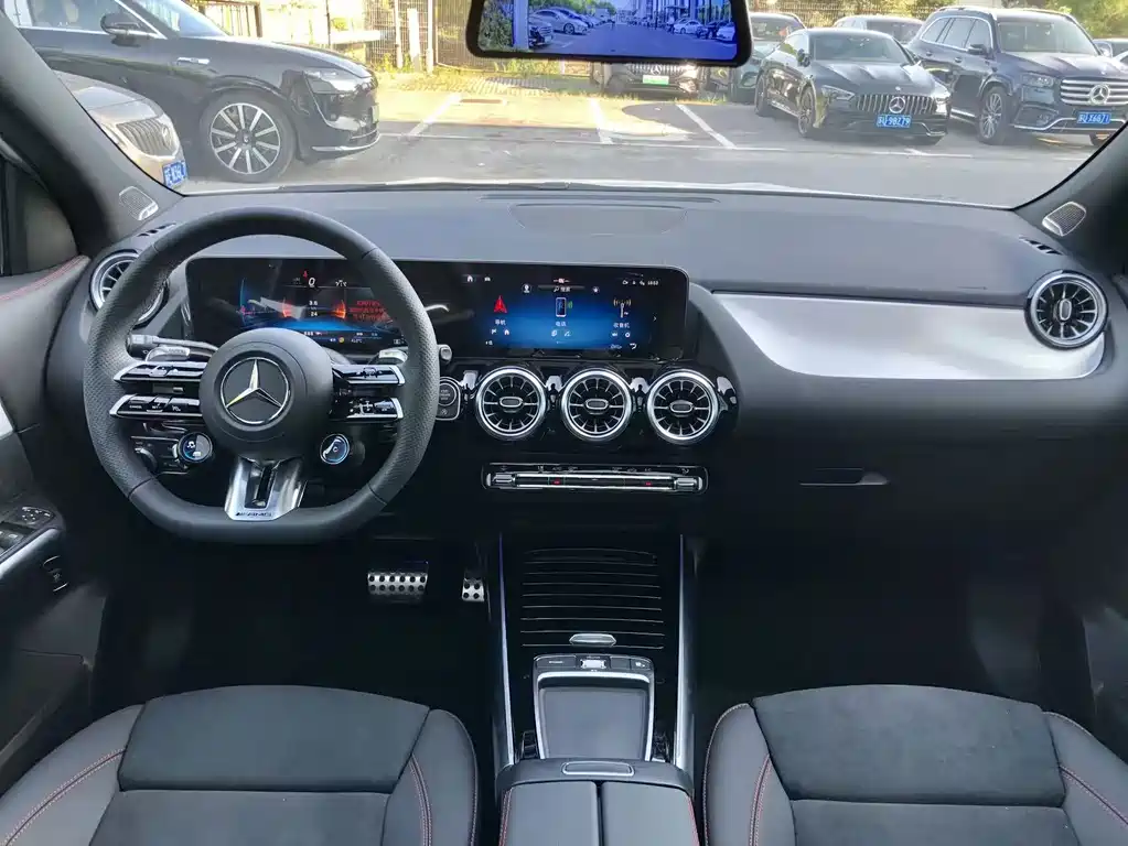 Mercedes-Benz GLA AMG 2025 — фото 9