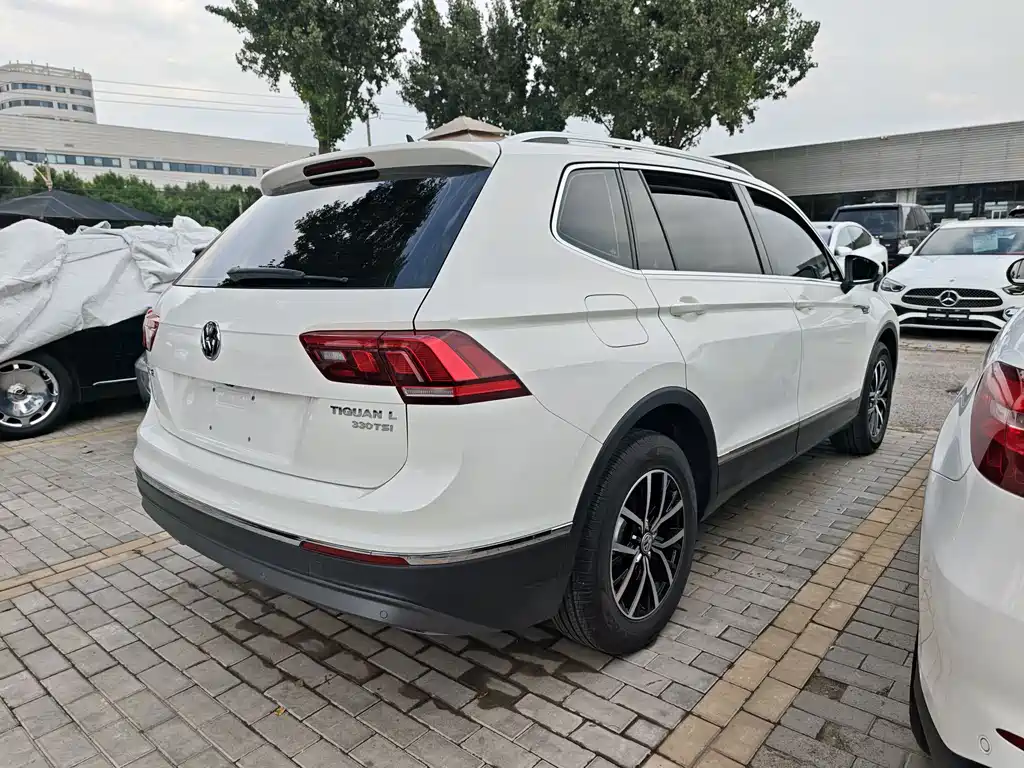 Volkswagen Tiguan L 2018 — фото 16