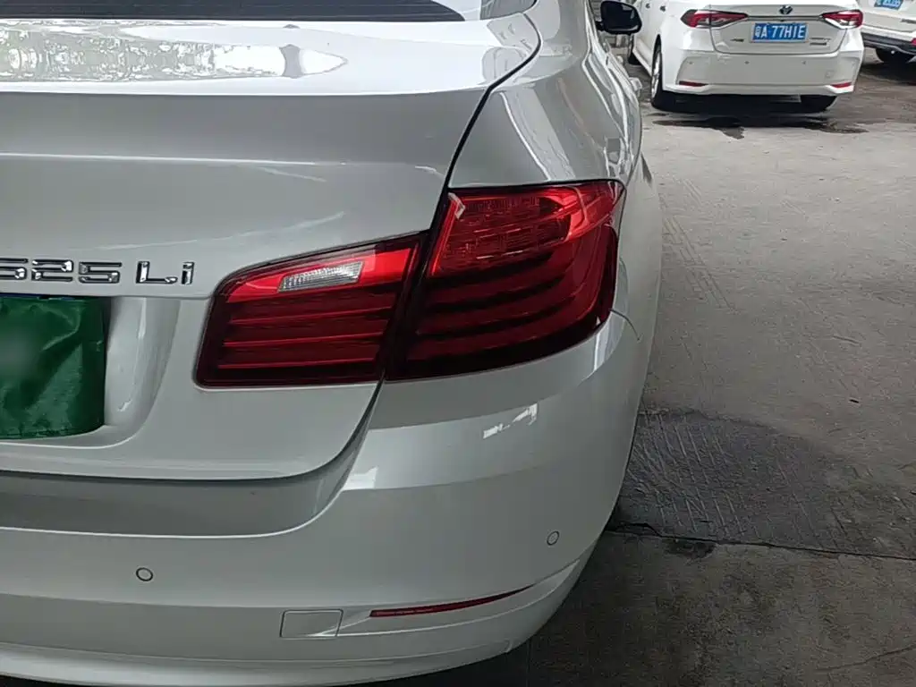 BMW 5 Series 2015 — фото 8