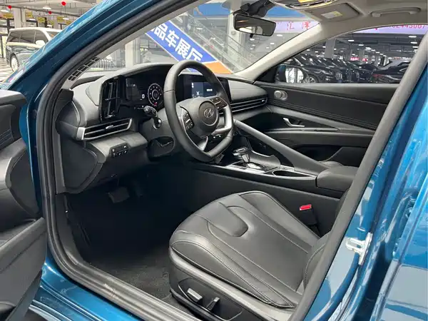 Hyundai Elantra 2022