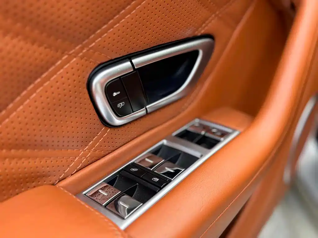 Bentley Continental 2012 — фото 17