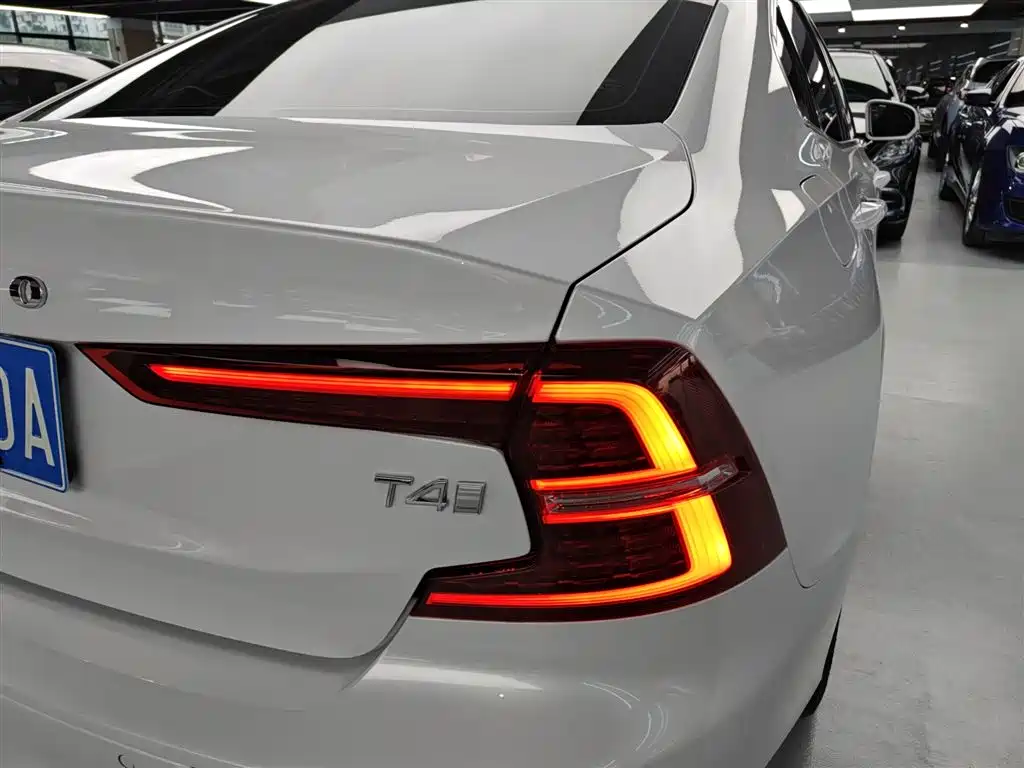 Volvo S60 2020 — фото 8