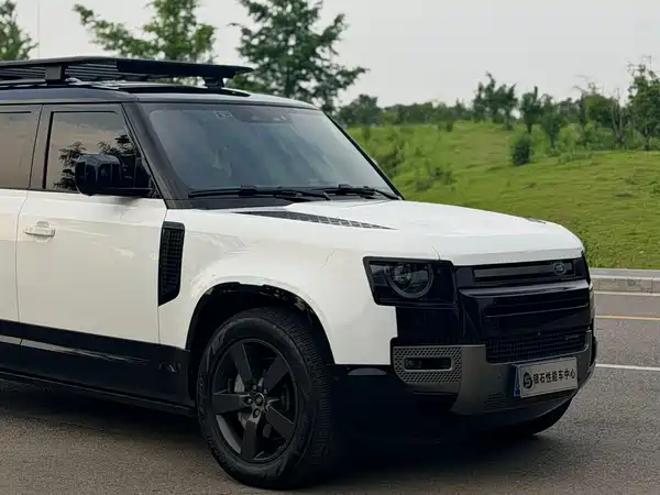 Land Rover Defender 2023