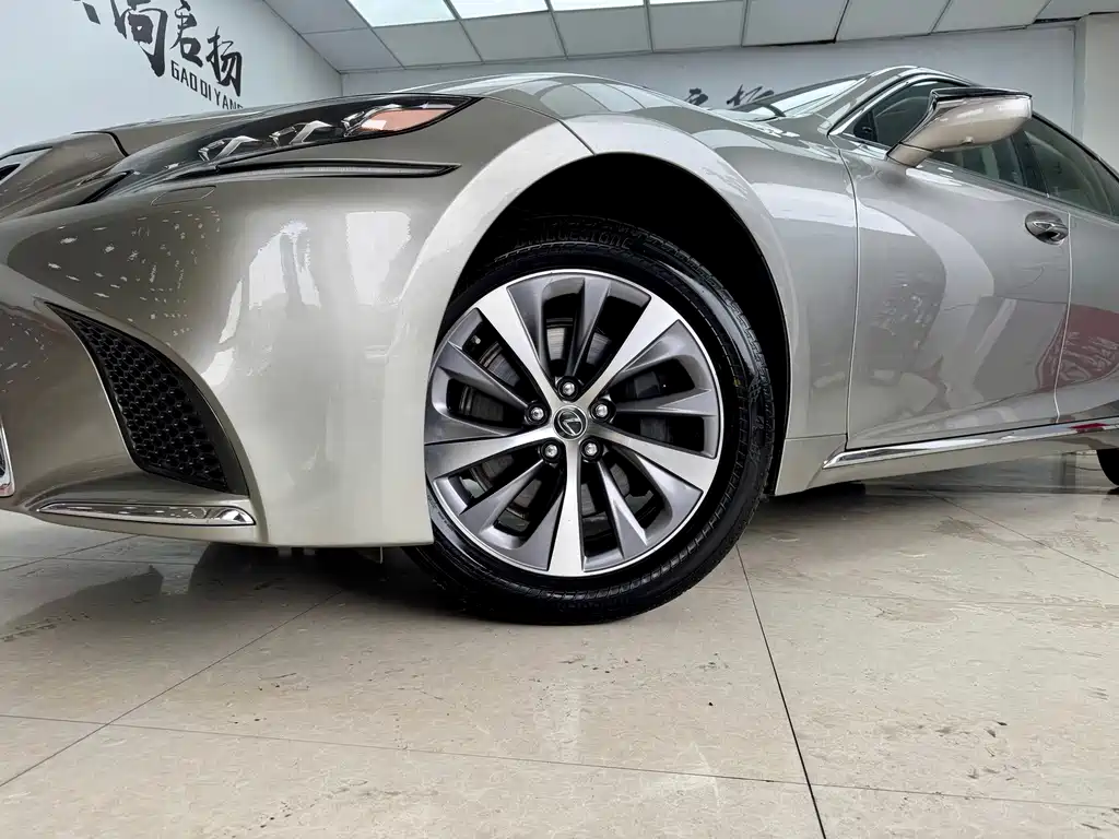 Lexus LS 2018 — фото 19