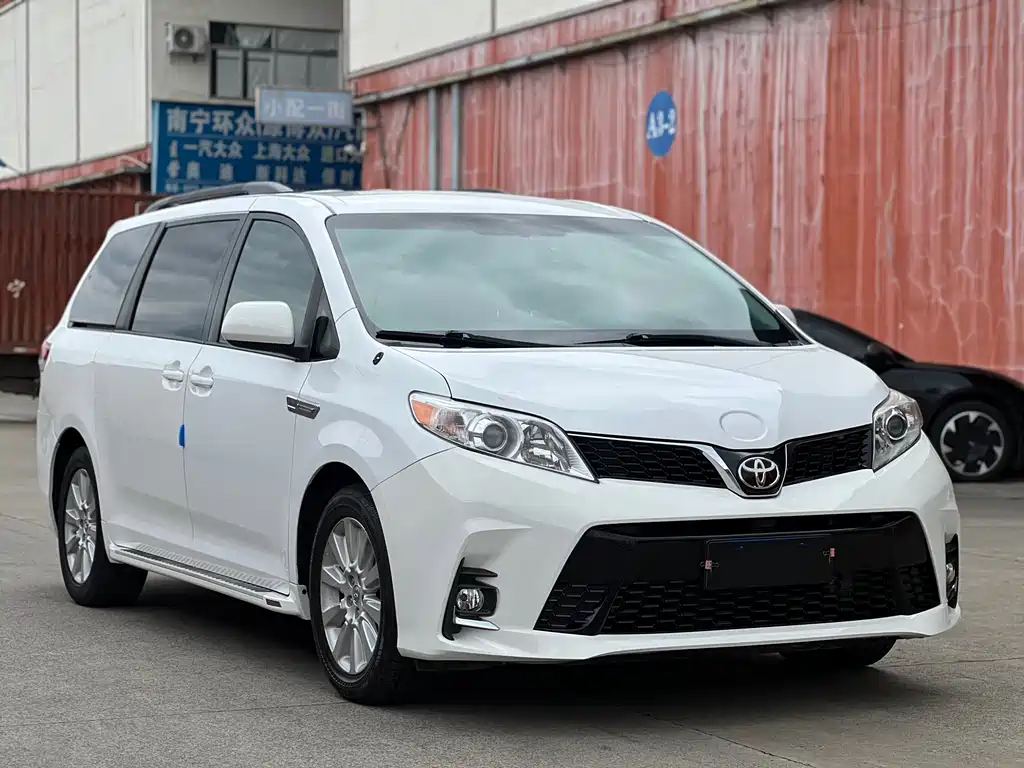 Toyota Sienna 2016