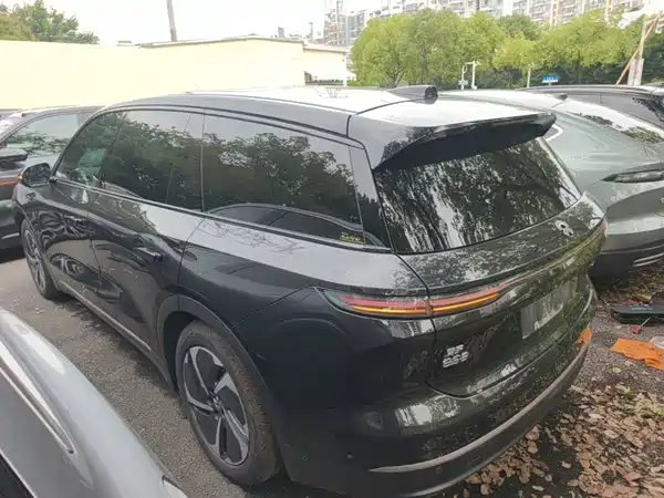 NIO ES8 2024