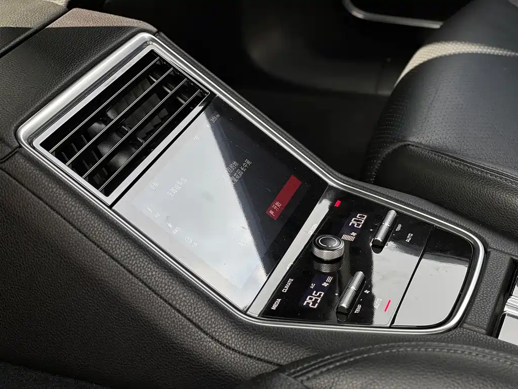 Porsche Panamera 2018 — фото 15