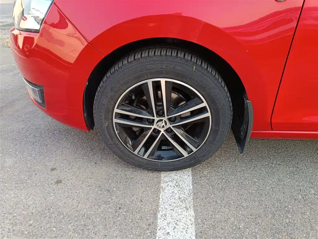 Skoda Rapid Spaceback 2016 — фото 25