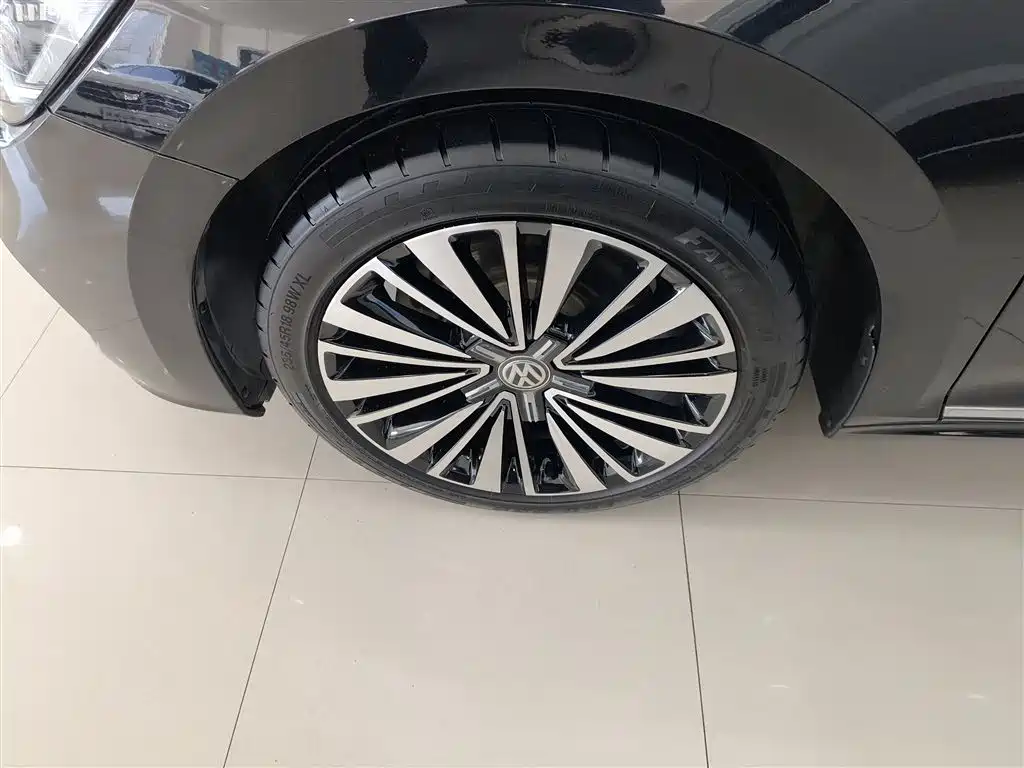 Volkswagen Passat 2019 — фото 25