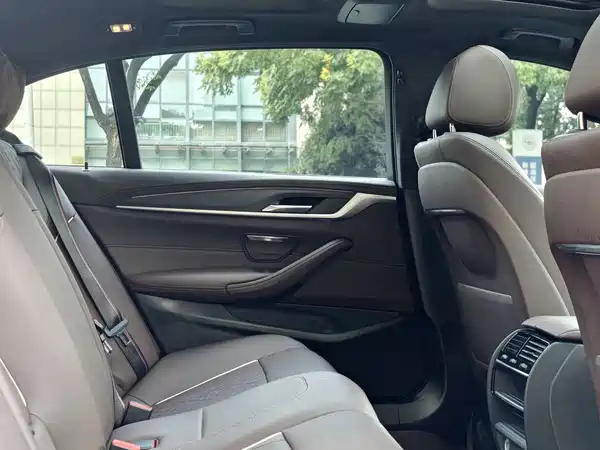 BMW 5 Series 2022