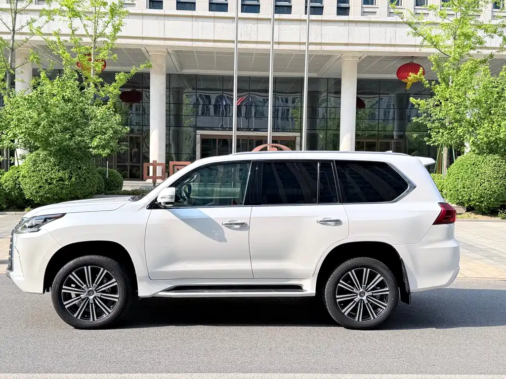 Lexus LX 2019 — фото 11