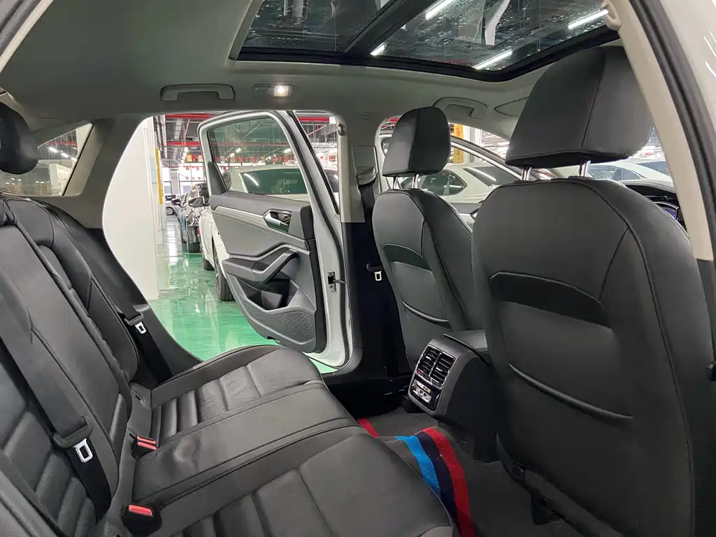 Volkswagen Sagitar 2022