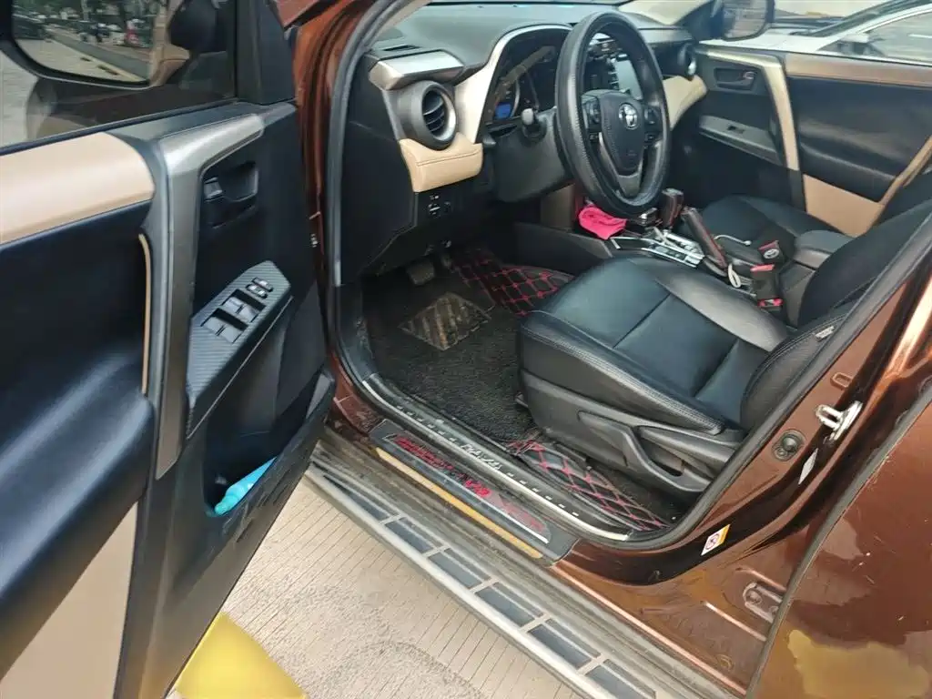 Toyota RAV4 2015 — фото 14