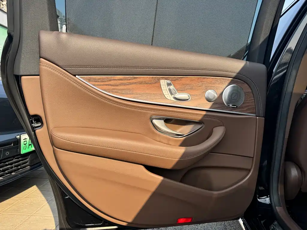 Mercedes-Benz E-Class 2022 — фото 13