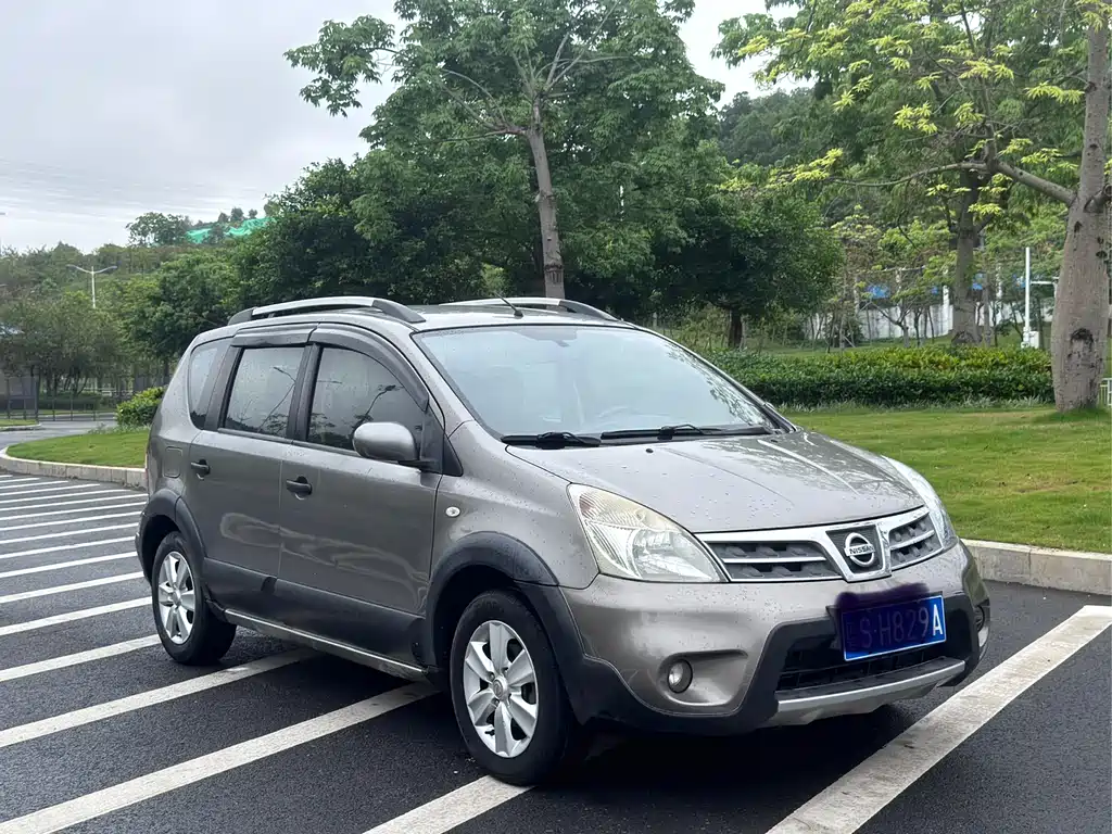 Nissan Livina 2012