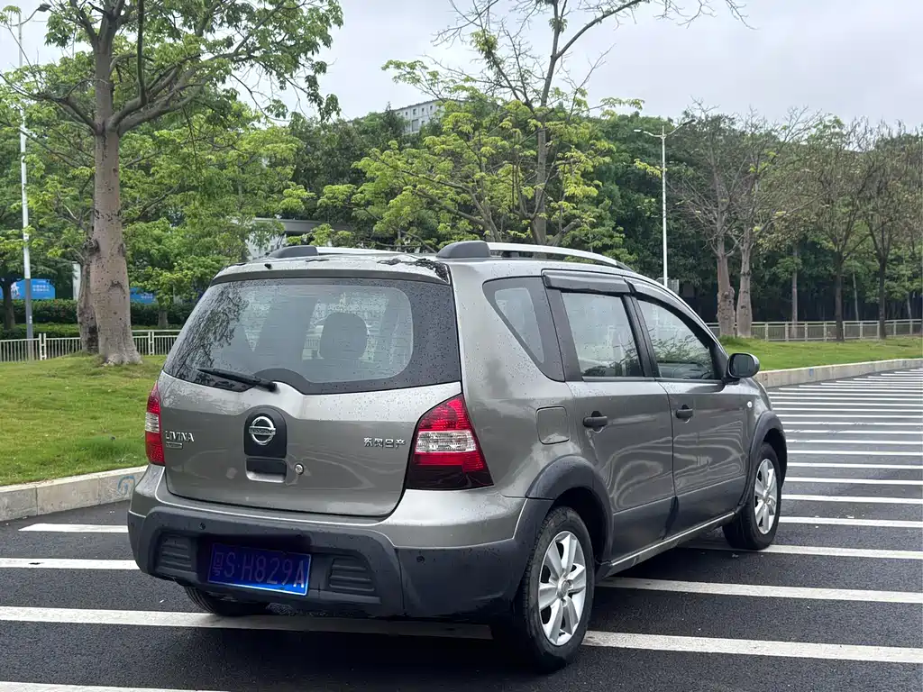 Nissan Livina 2012