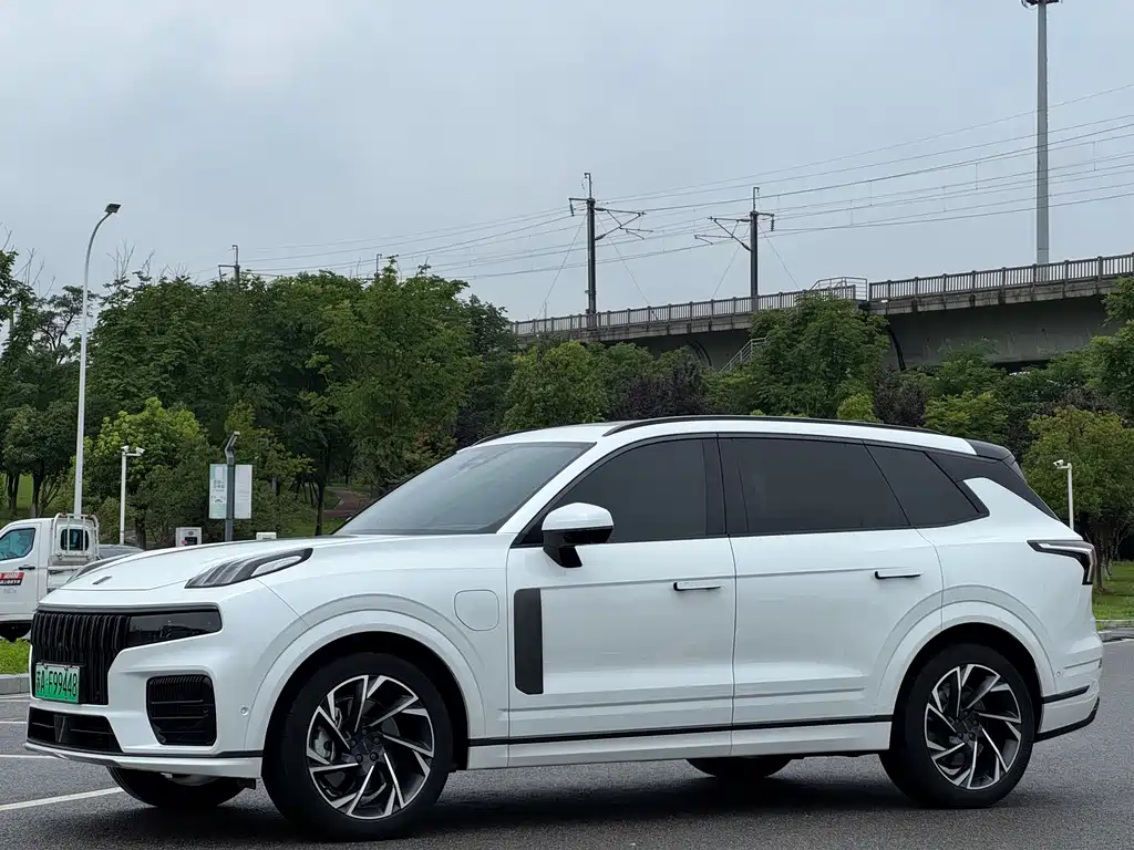 Lynk & Co 09 EM-P 2022