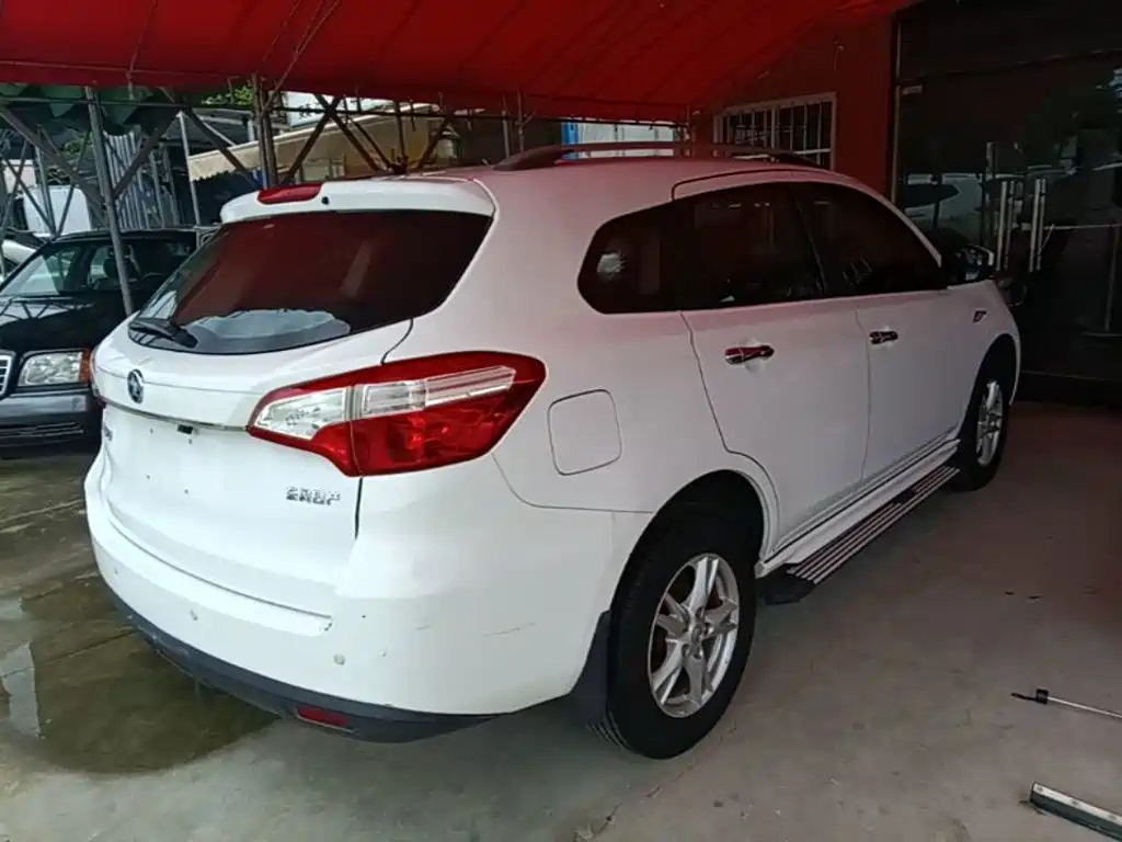 Venucia T70 2015