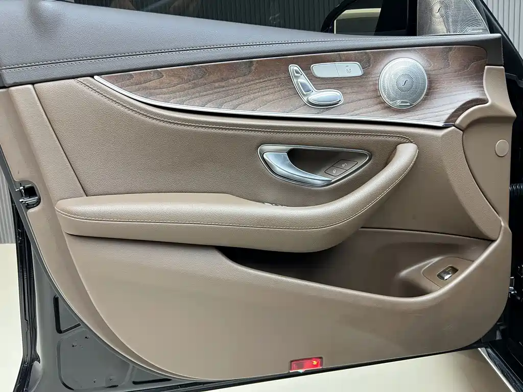 Mercedes-Benz E-Class 2023 — фото 14