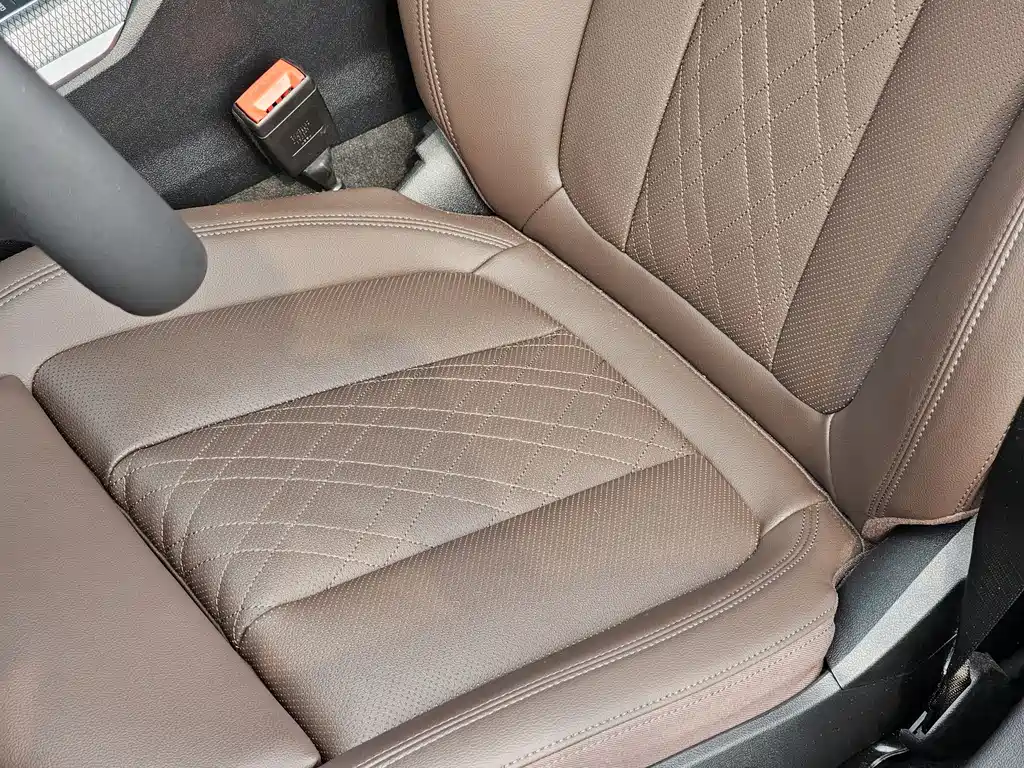 BMW 3 Series 2023 — фото 11