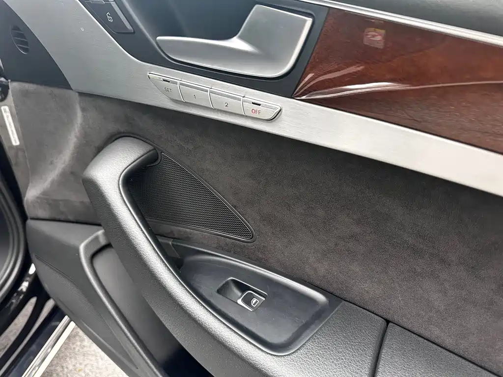 Audi A8 2016 — фото 8