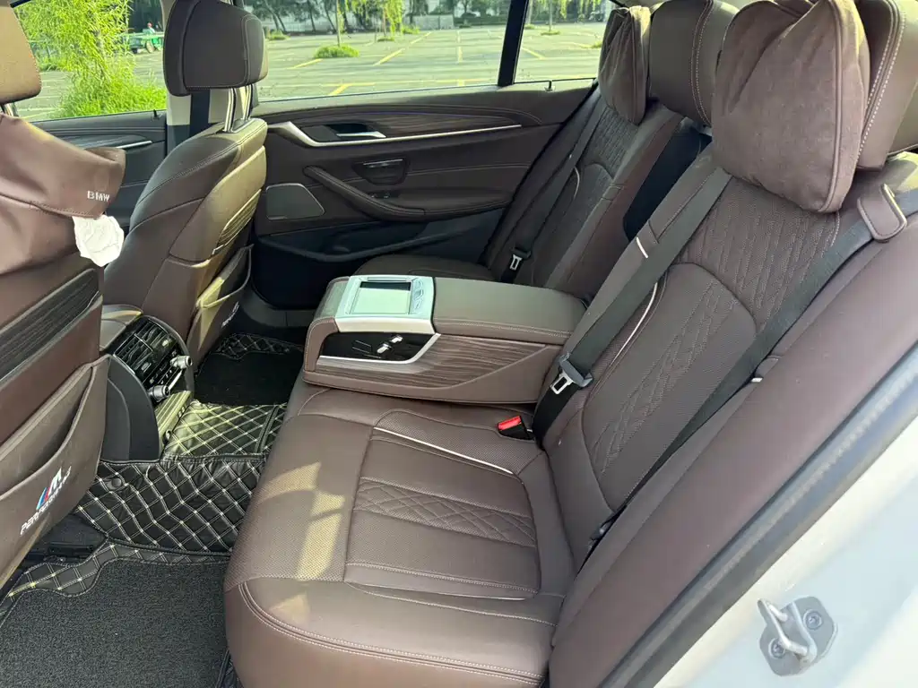 BMW 5 Series 2021 — фото 15