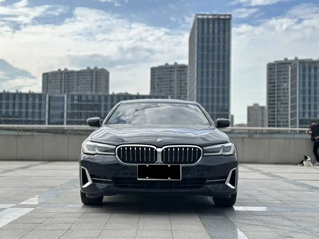 BMW 5 Series 2022 — фото 2