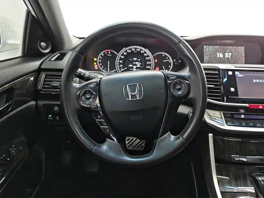 Honda Accord 2015 — фото 15