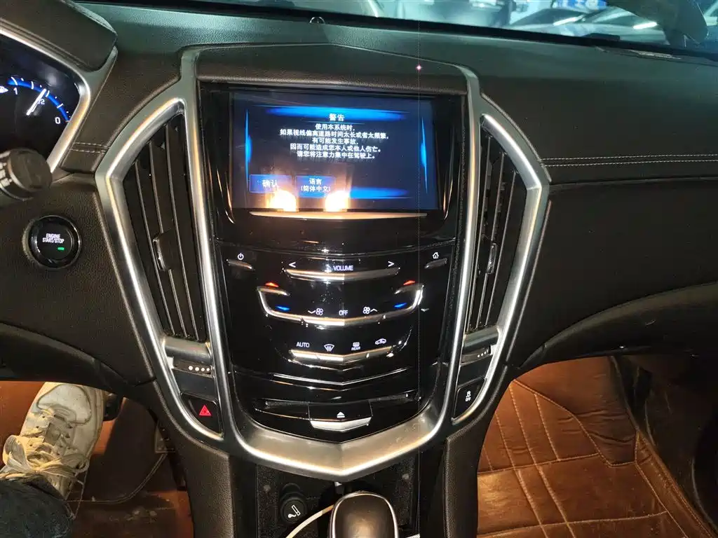 Cadillac SRX 2016 — фото 13