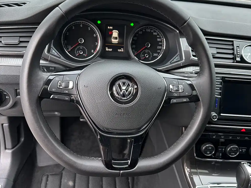 Volkswagen Passat 2017 — фото 3