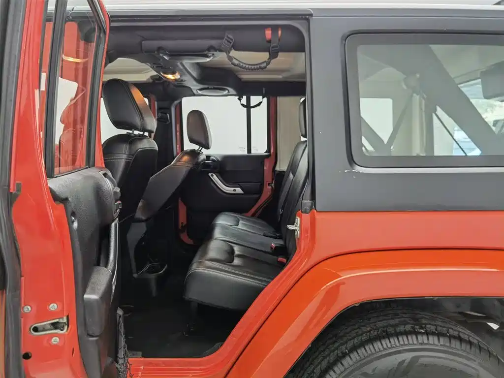 Jeep Wrangler 2015 — фото 15