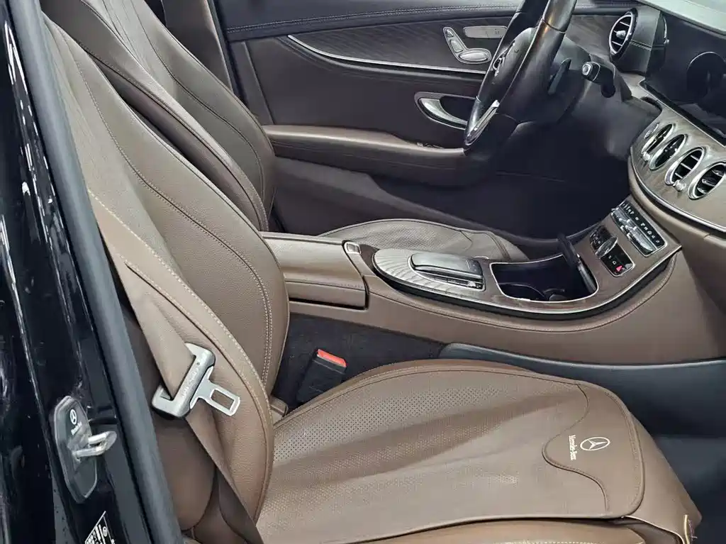 Mercedes-Benz E-Class 2019 — фото 16