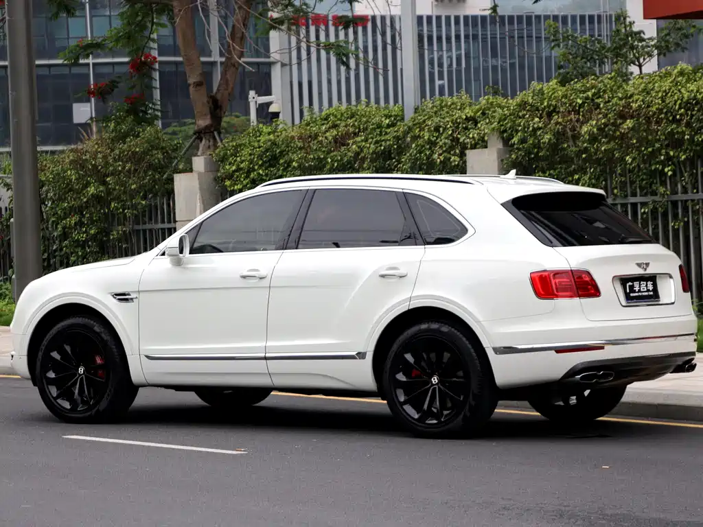 Bentley Bentayga 2019 — фото 3
