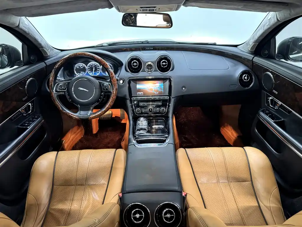 Jaguar XJ 2014 — фото 12