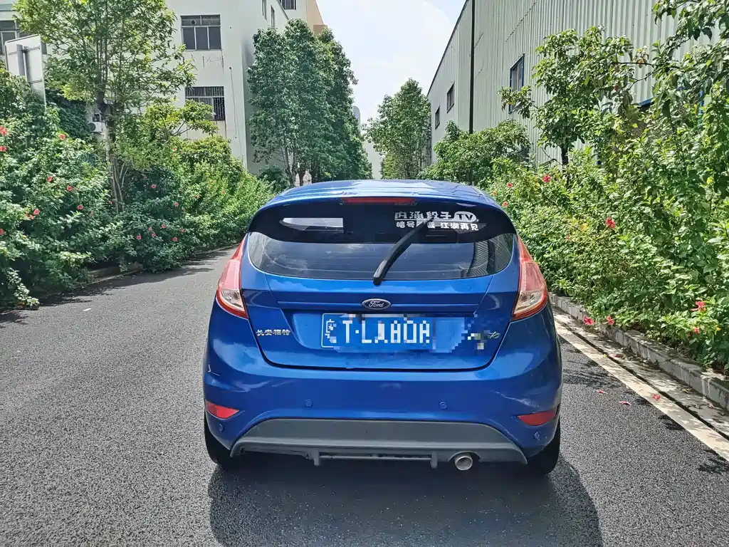 Ford Fiesta 2013 — фото 13