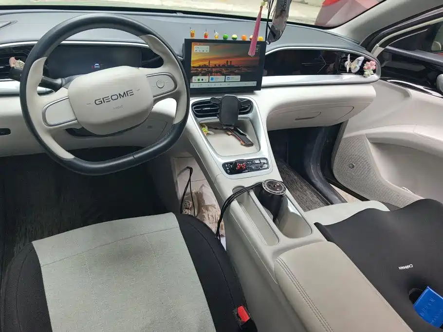 Geely Galaxy Starwish 2025 — фото 13