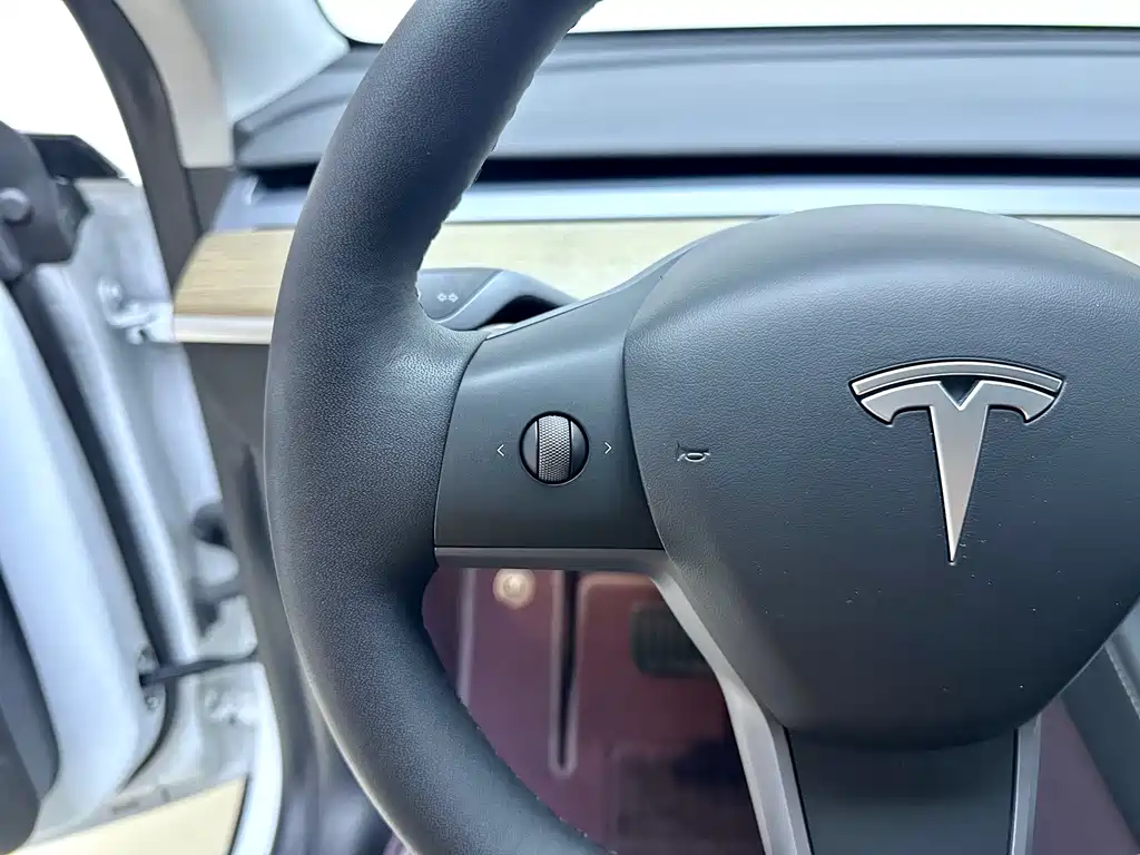 Tesla Model Y 2022 — фото 13