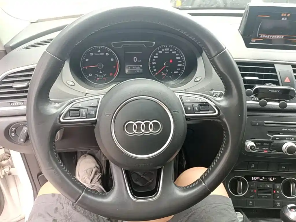 Audi Q3 2018 — фото 11