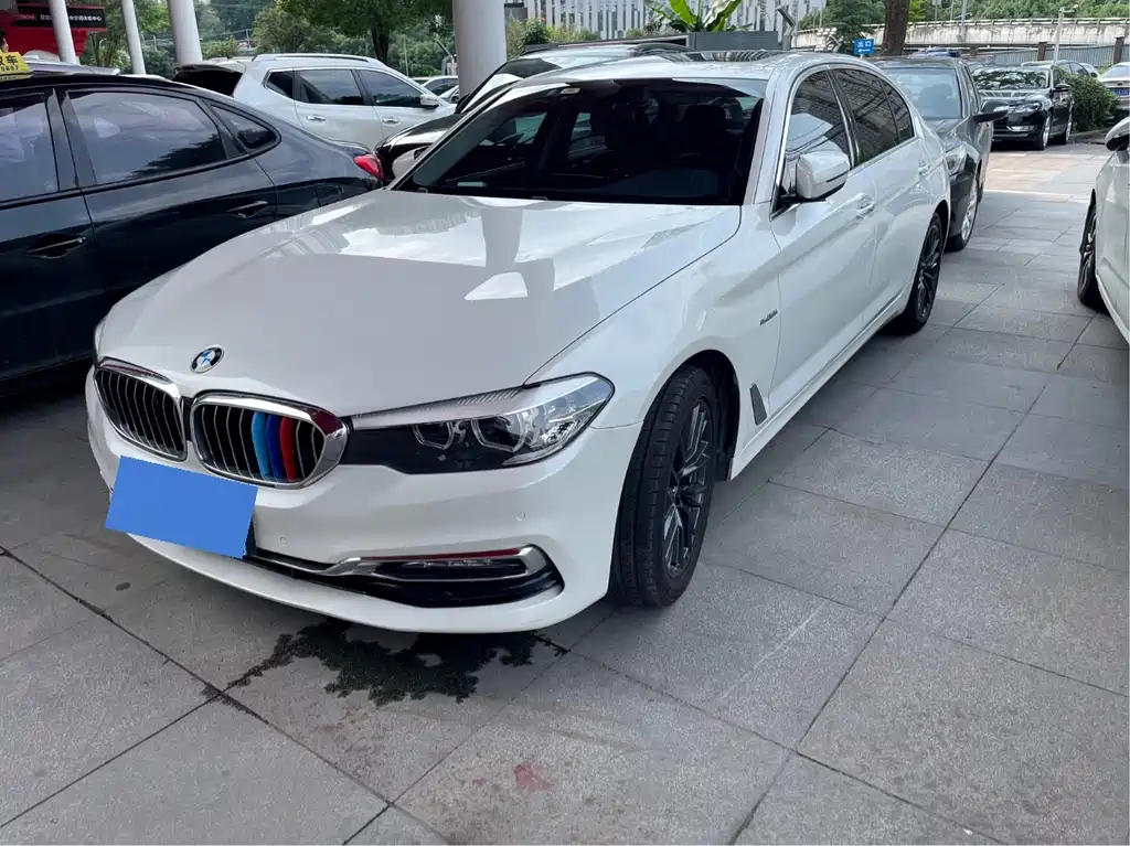 BMW 5 Series 2018 — фото 1