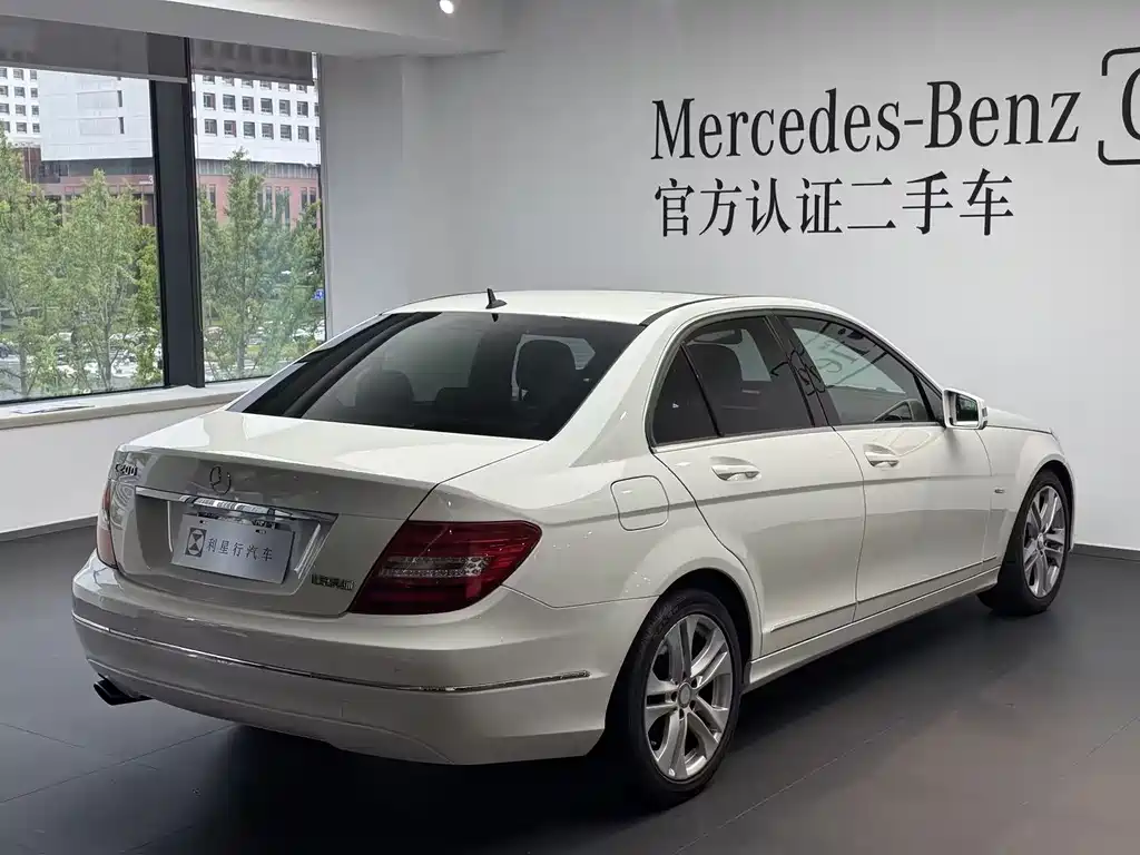 Mercedes-Benz C-Class 2011 — фото 13